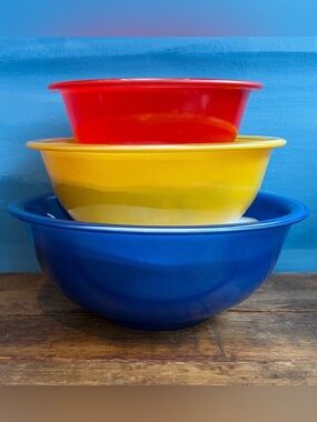 Pyrex Nesting Bowls (3), blue, yellow & red in EVC